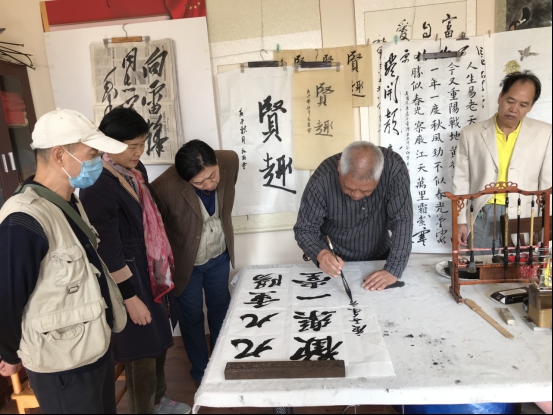 九九重陽(yáng)翰墨飄香 蓉灣社區(qū)書法交流會(huì)溫情上演